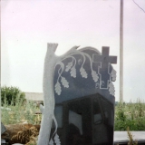 Фото Одинарный гранитный памятник – Листья дуба