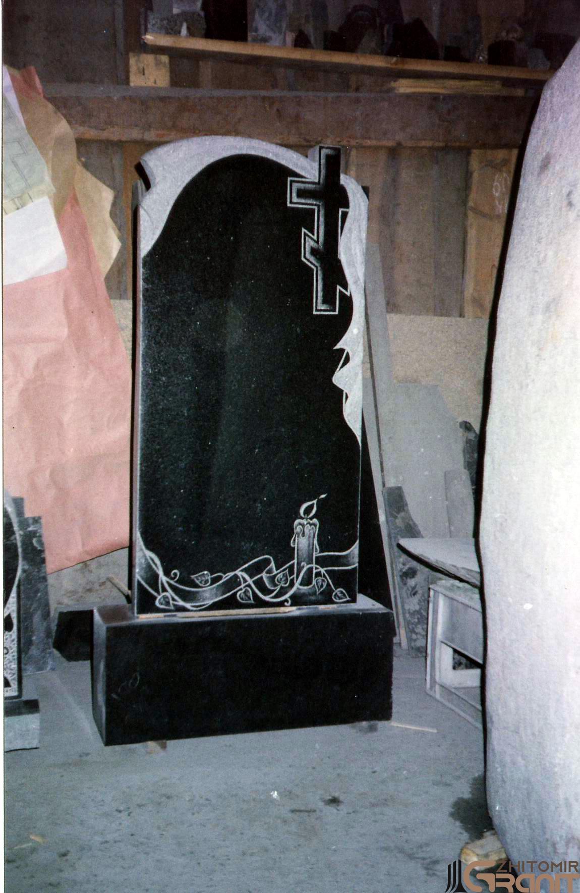 Single granite monument - Fire of memory - Fire of memory Single granite monument - Fire of memory - Fire of memory