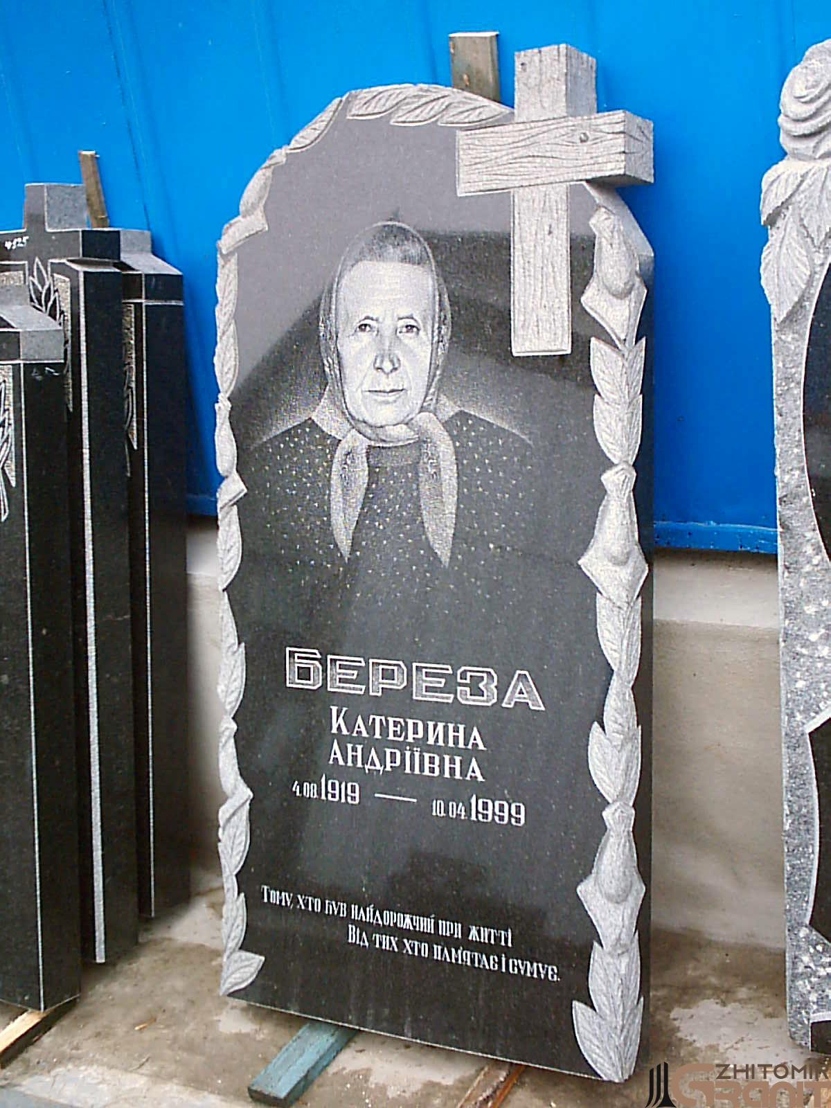 Одинарний гранітний пам'ятник - Дерев'яний хрест