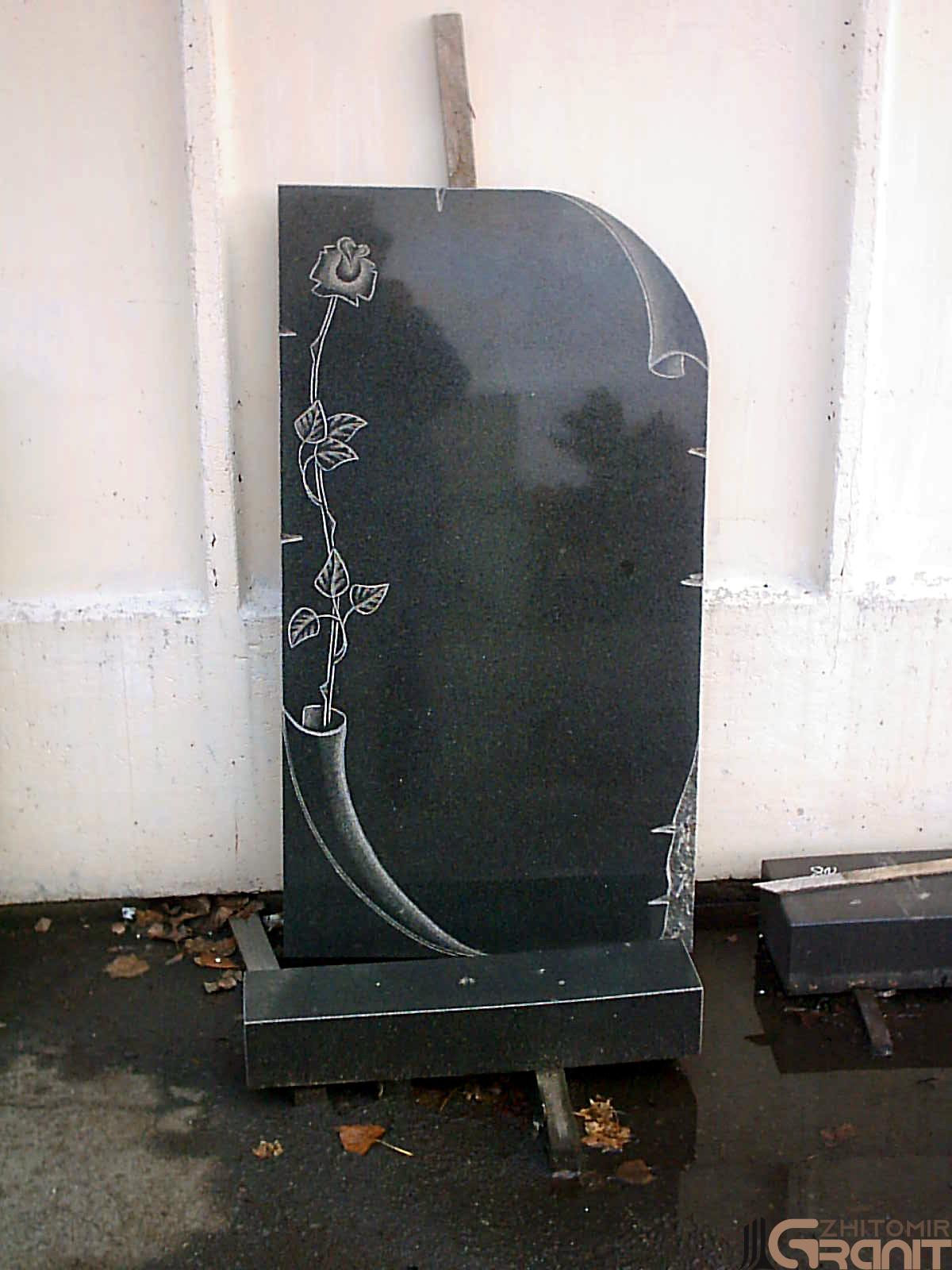 Single granite monument - Curly rose Single granite monument - Curly rose