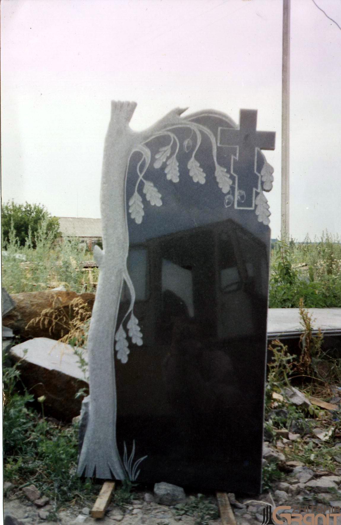 Single granite monument - Oak leaves Single granite monument - Oak leaves