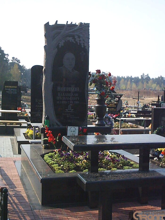 Single granite monument - Sliced oak