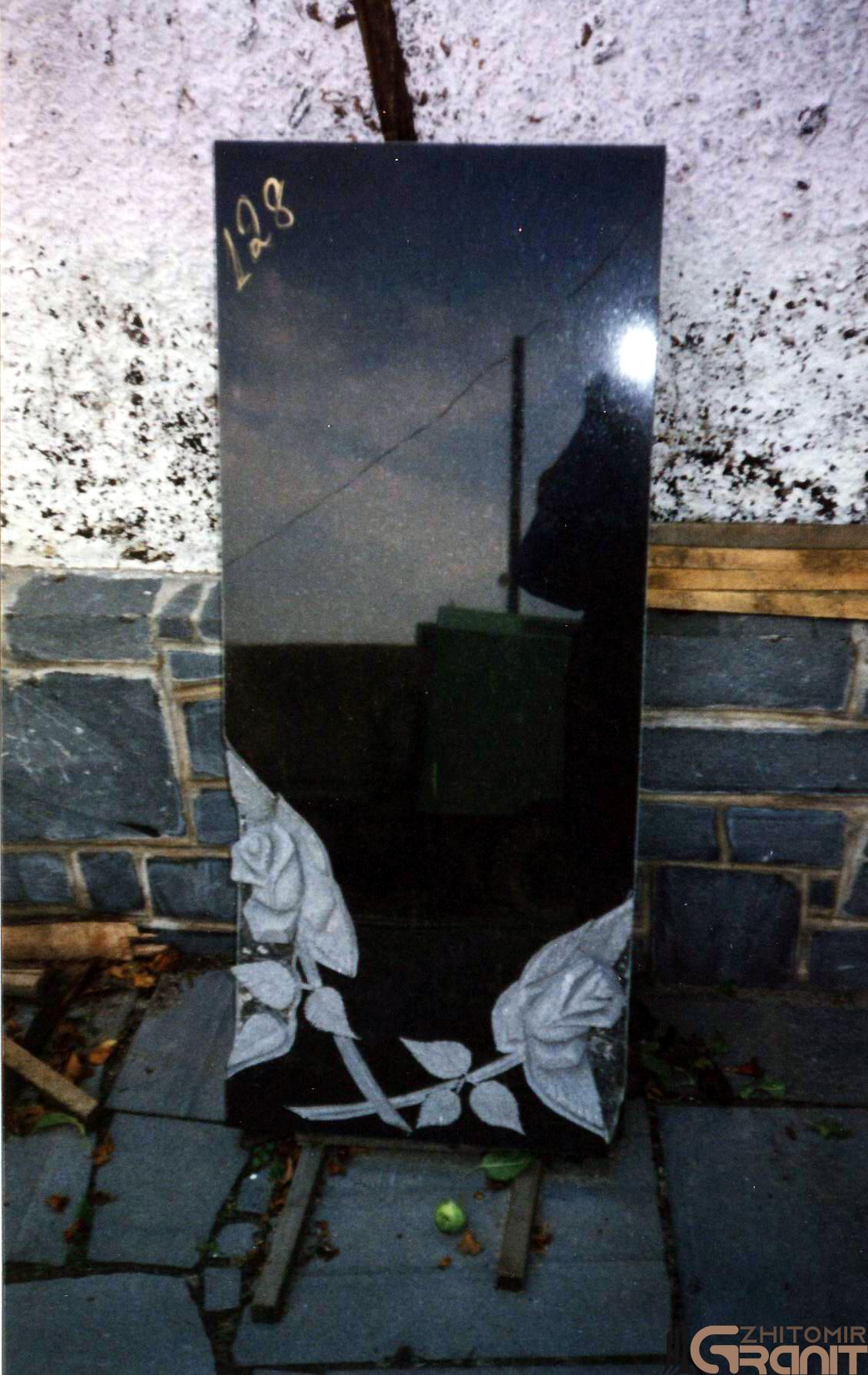 Single granite monument - Two Roses Single granite monument - Two Roses