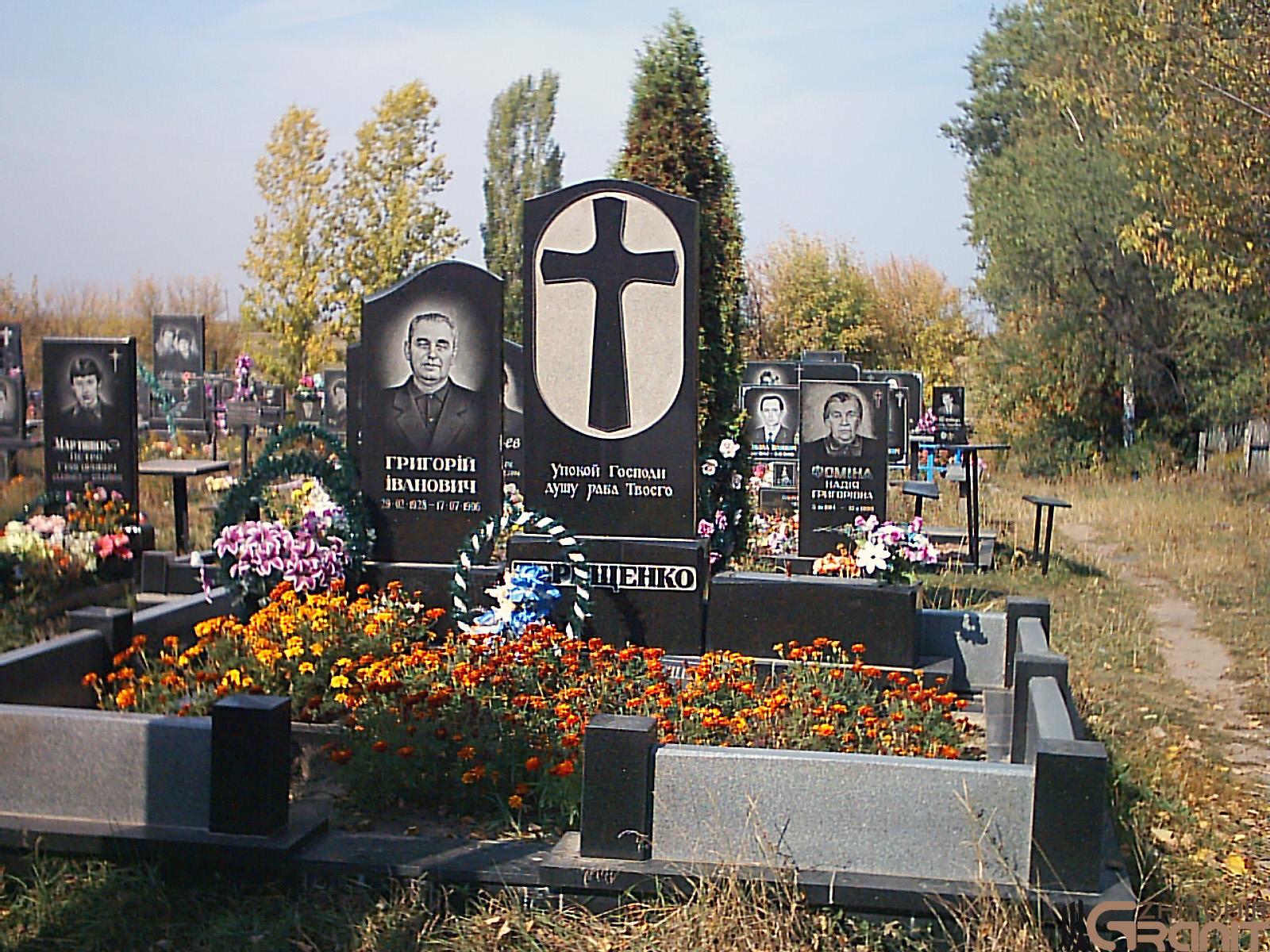 Подвійний гранітний пам'ятник - Вівтар Подвійний гранітний пам'ятник - Вівтар