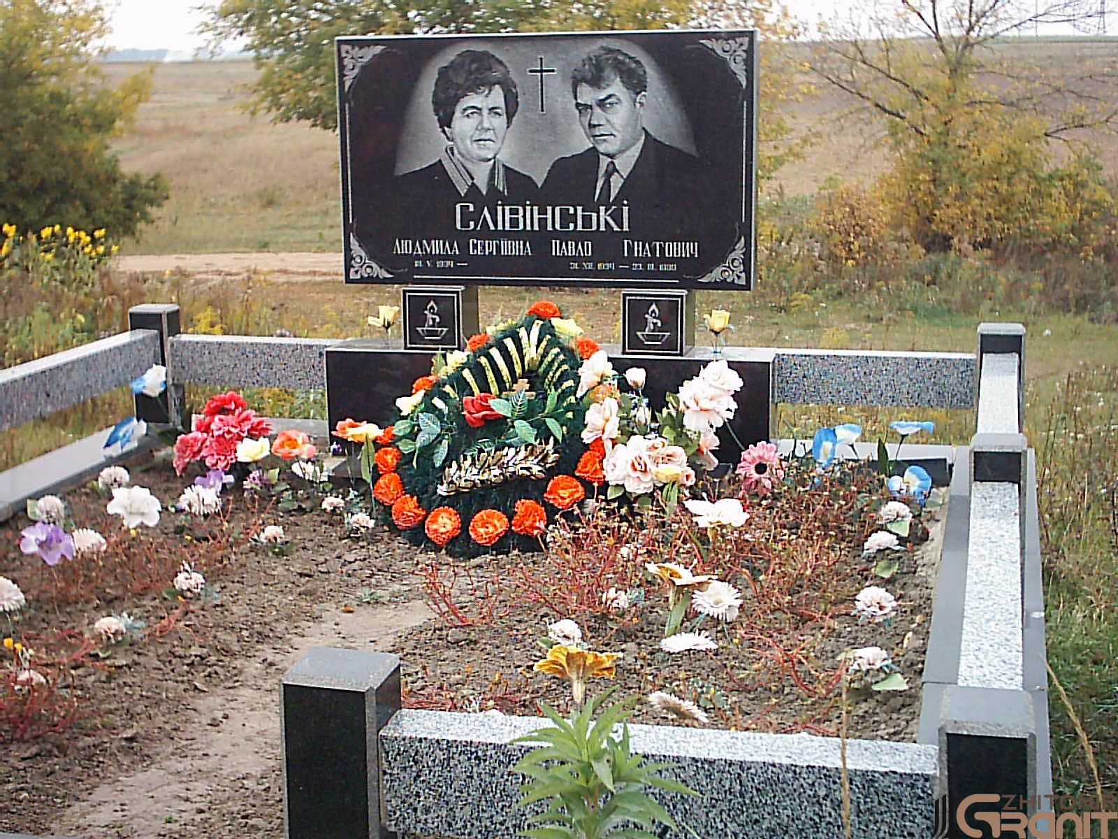 Double granite monument - Photo Double granite monument - Photo