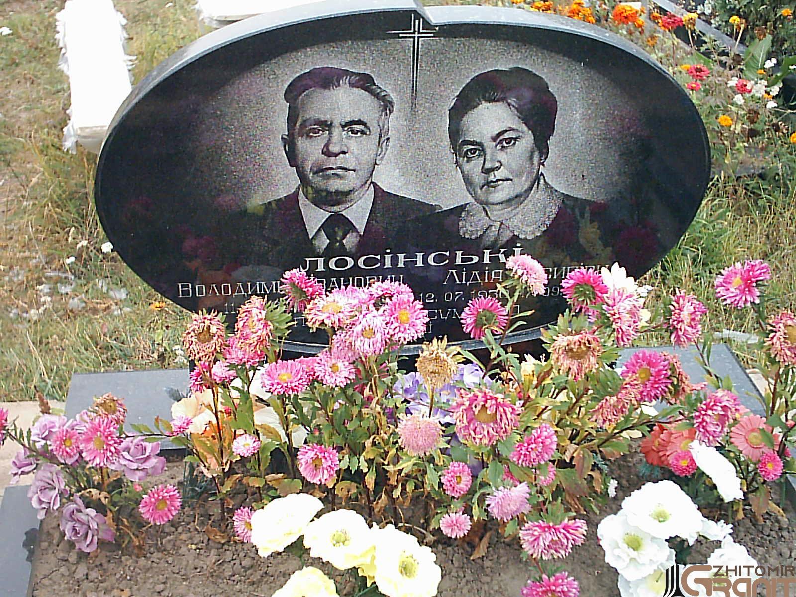 Double granite monument - Two souls Double granite monument - Two souls