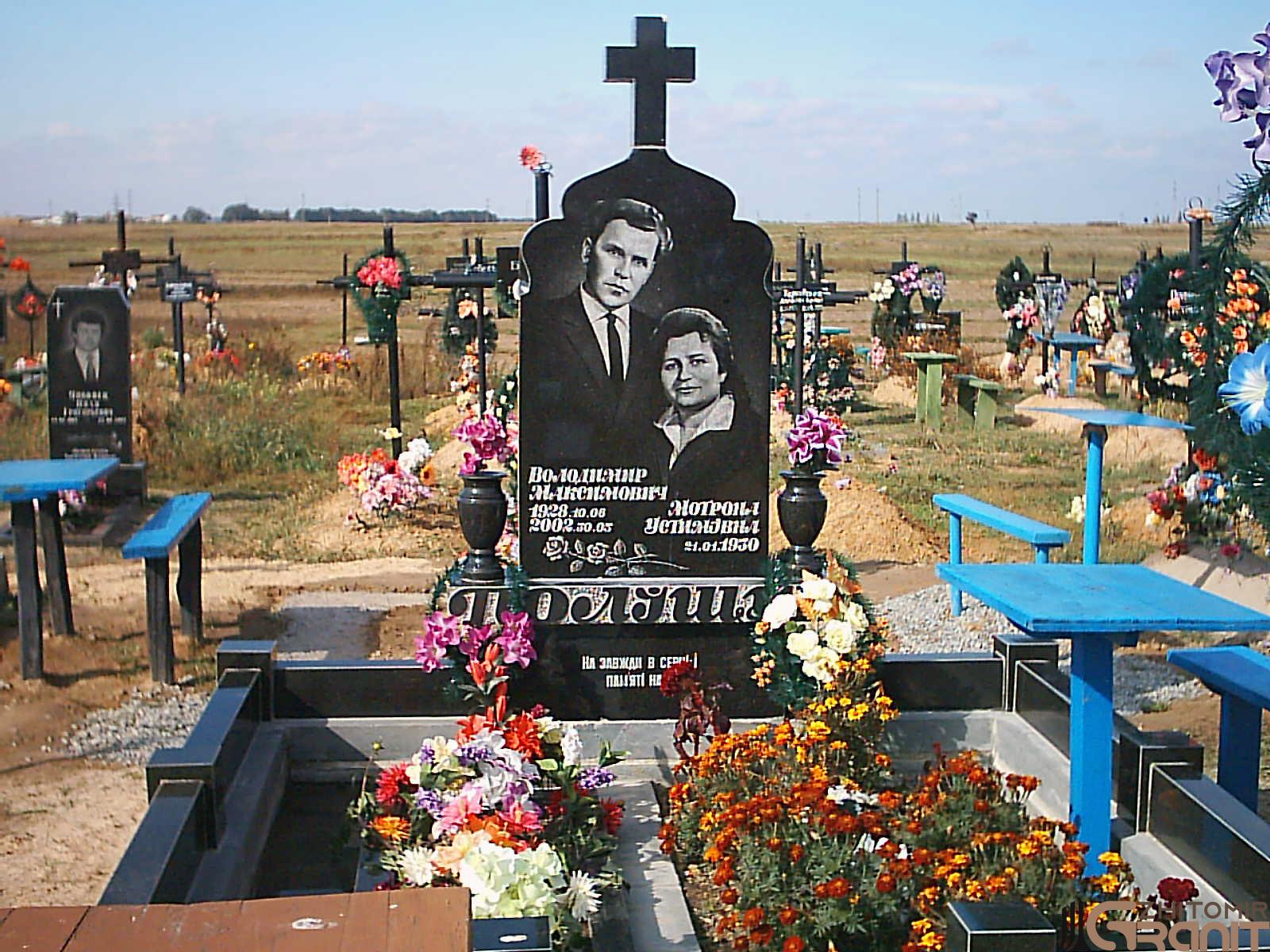 Double granite monument - Crown Double granite monument - Crown
