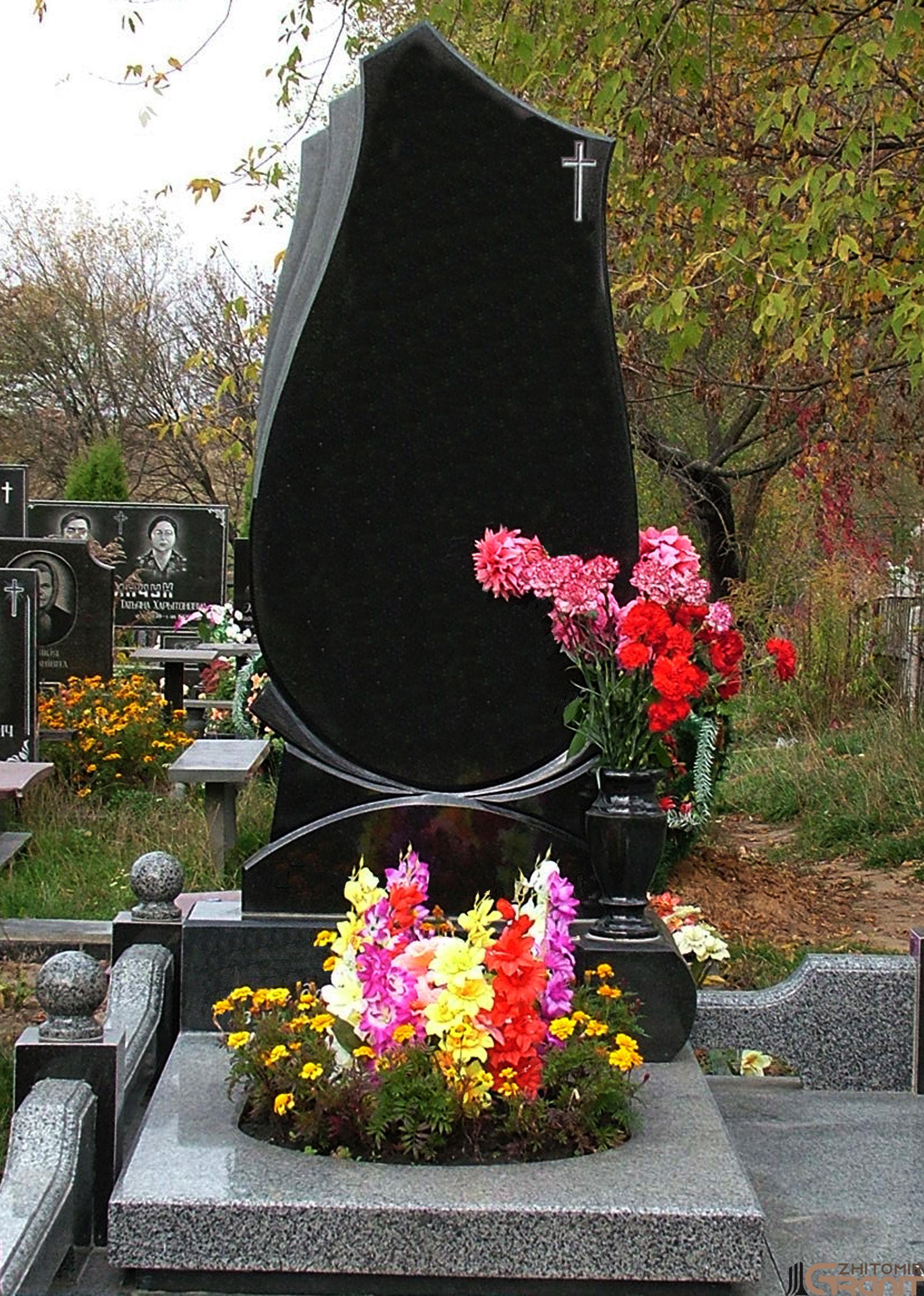 Einzelnes Granitdenkmal - Steinblume