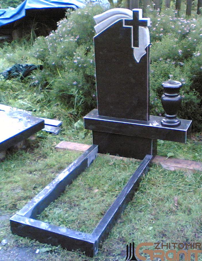 Single granite monument - Pelirina Single granite monument - Pelirina