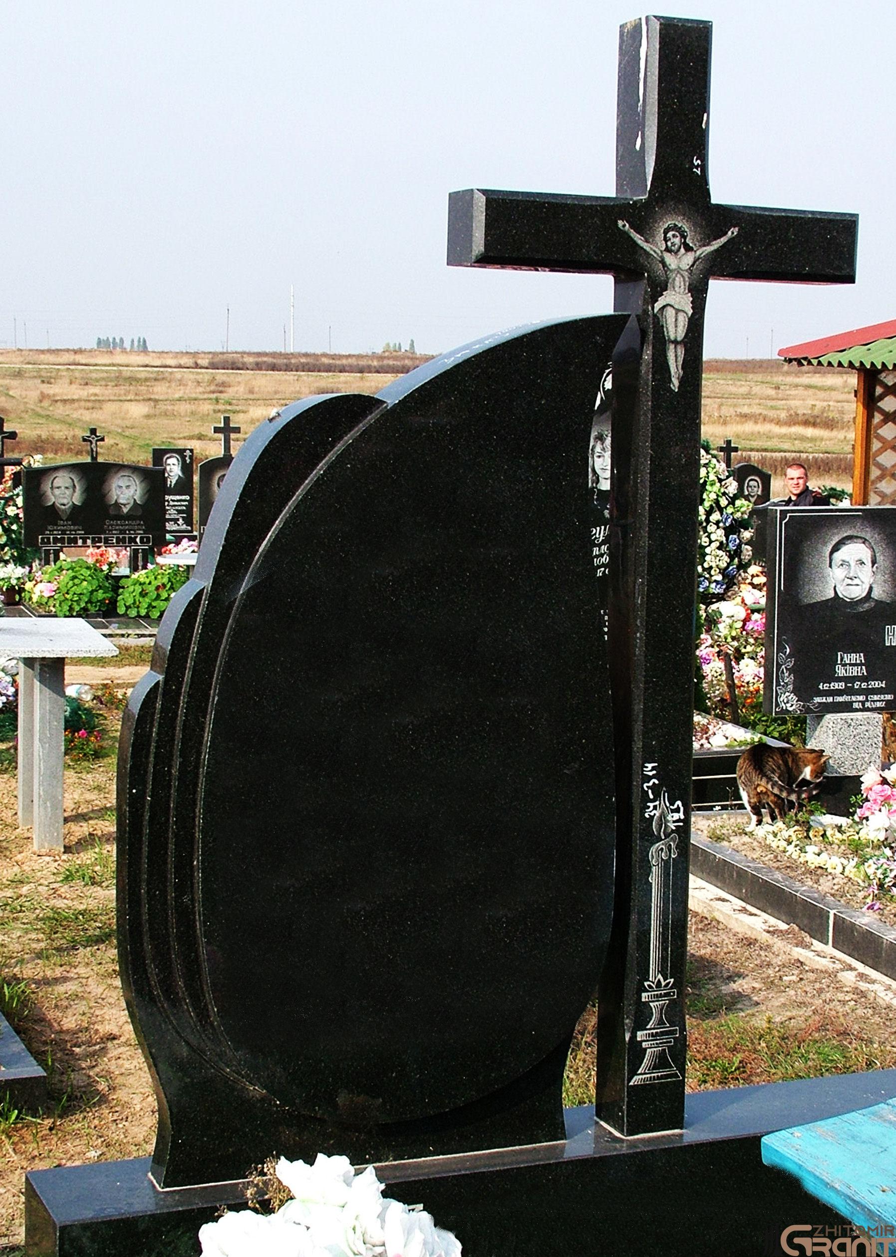 Einzelnes Granitdenkmal - Kreuzigung