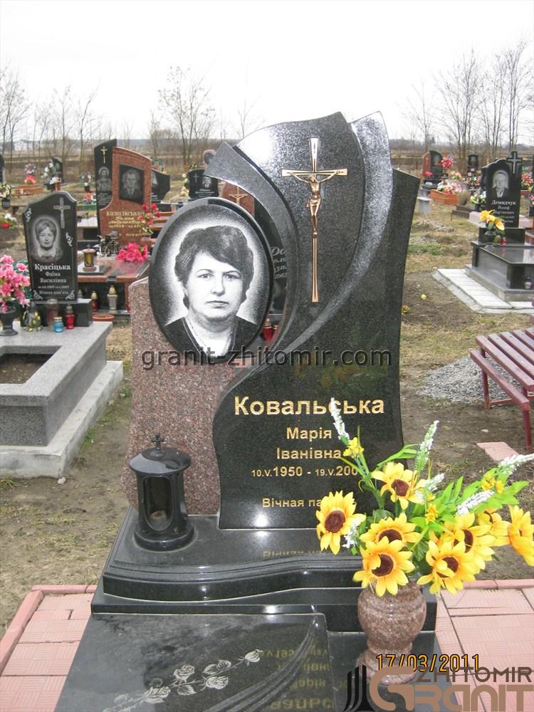 Single granite monument - Cameo Single granite monument - Cameo