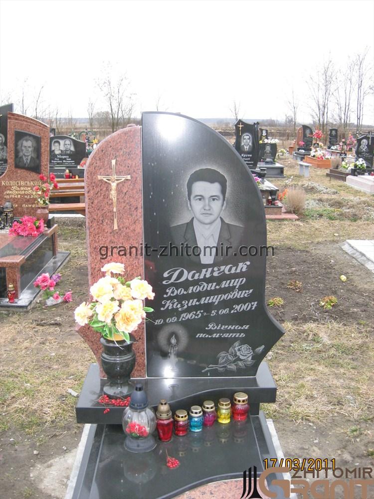 Single granite monument - Arcade Single granite monument - Arcade