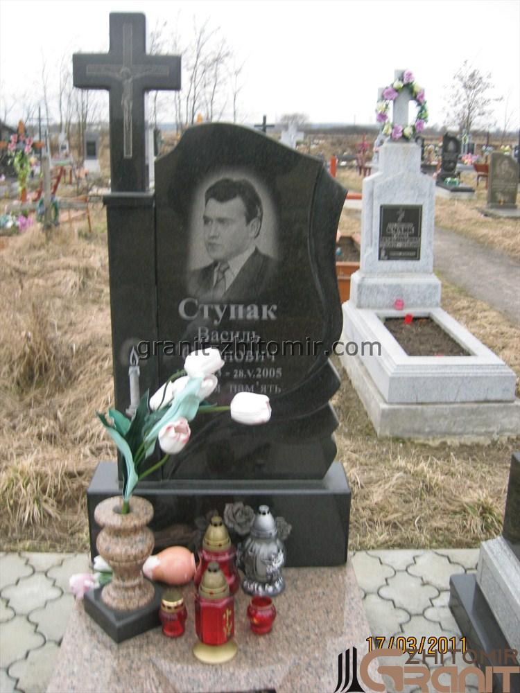 Single granite monument - Orthodox cross