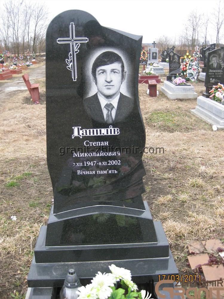 Single granite monument - Half a stone Single granite monument - Half a stone