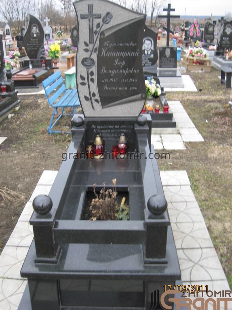 Single granite monument - Mourning roses Single granite monument - Mourning roses