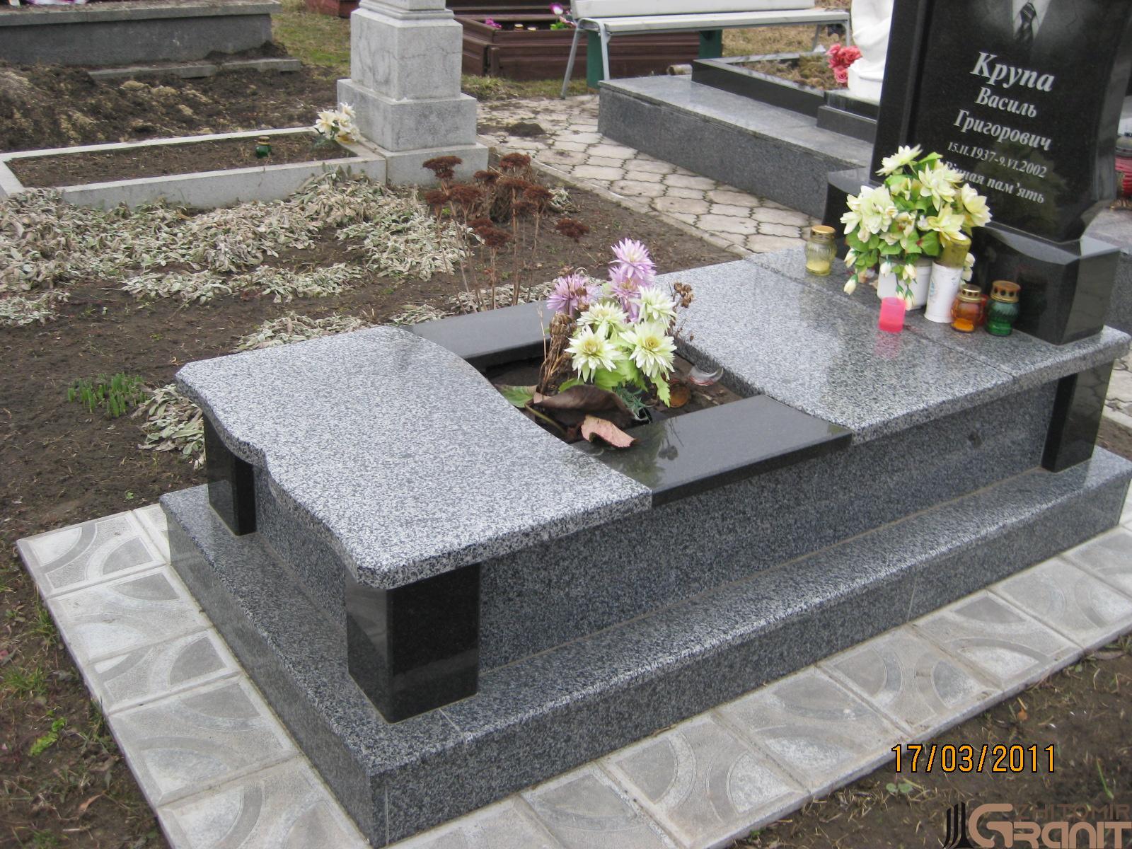 Single granite monument - Sign Single granite monument - Sign