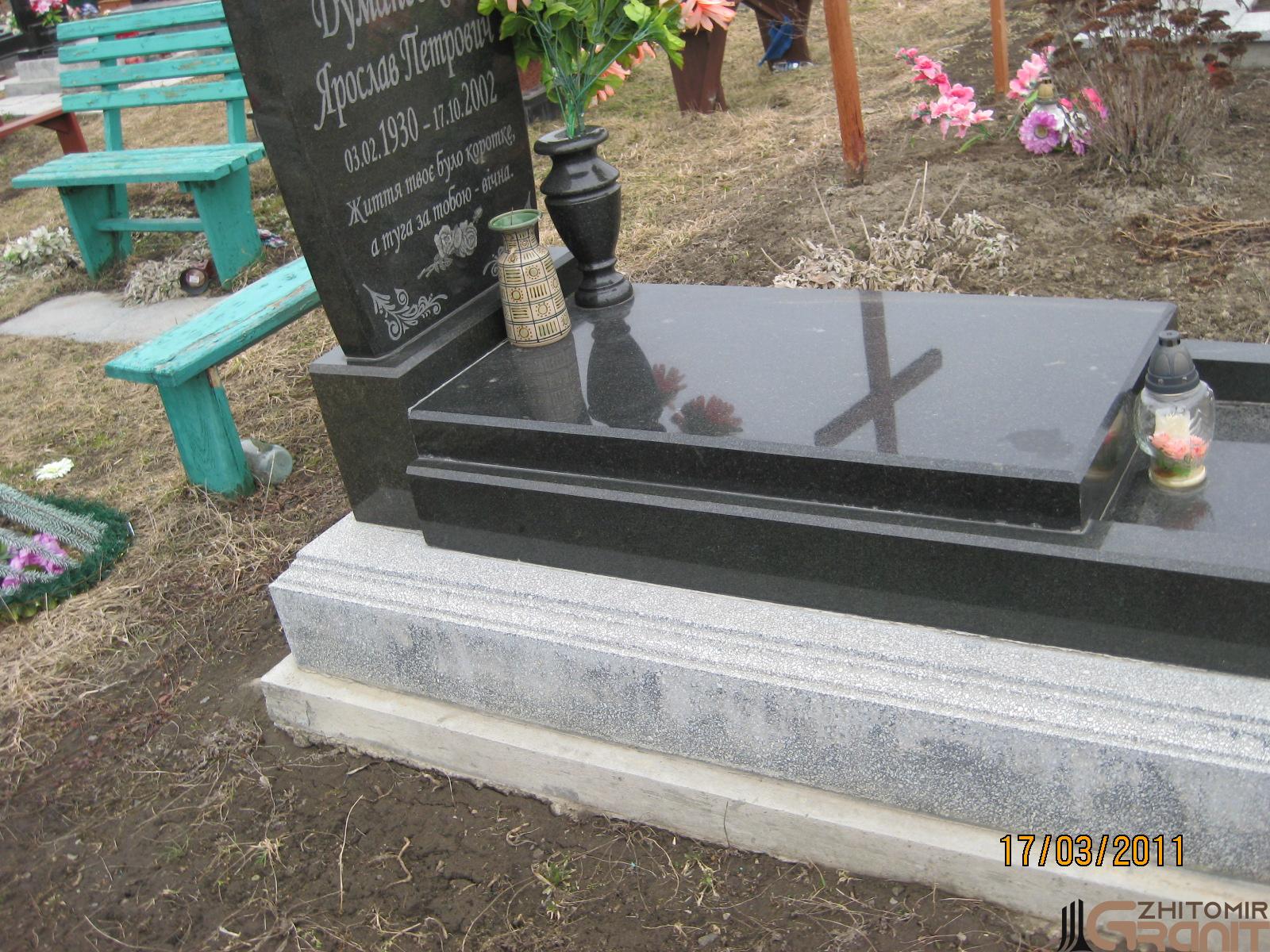 Одинарний гранітний пам'ятник - Живий образ Одинарний гранітний пам'ятник - Живий образ