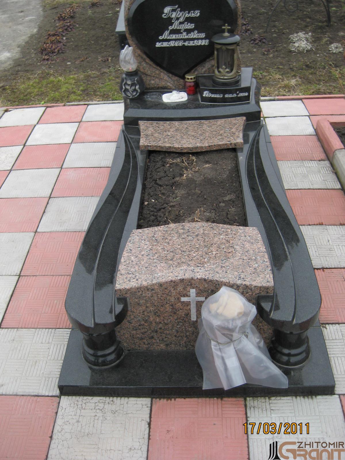 Single granite monument - Two hearts Single granite monument - Two hearts