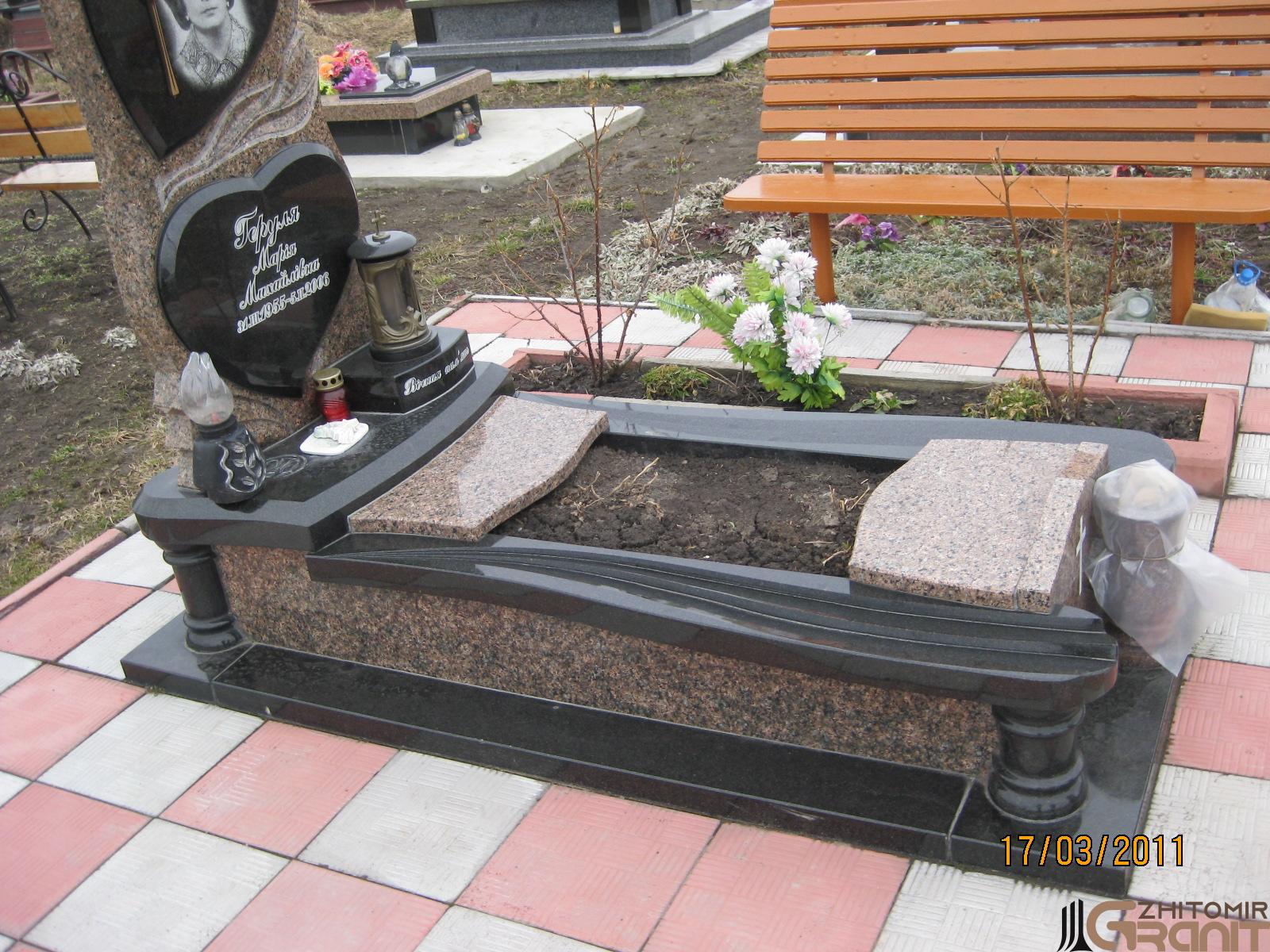 Single granite monument - Two hearts Single granite monument - Two hearts