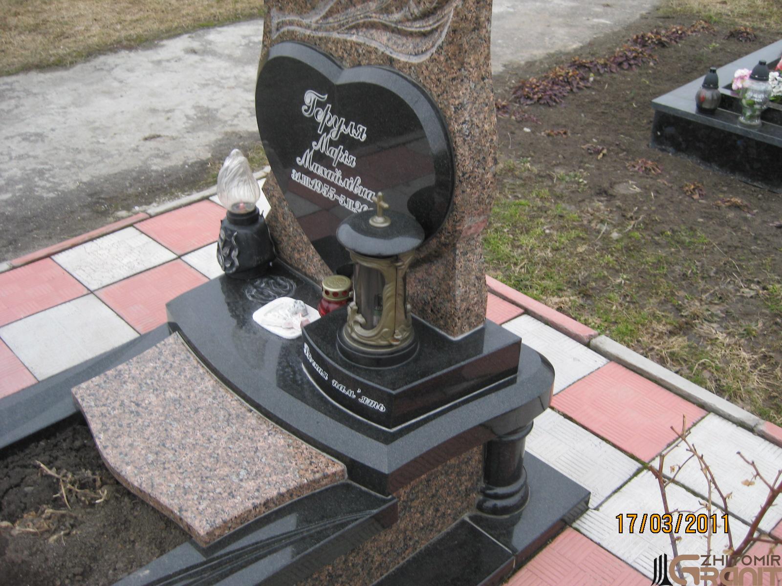 Single granite monument - Two hearts Single granite monument - Two hearts