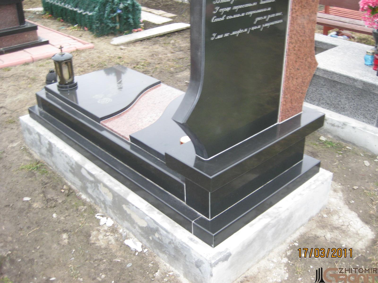 Single granite monument - Arcade Single granite monument - Arcade