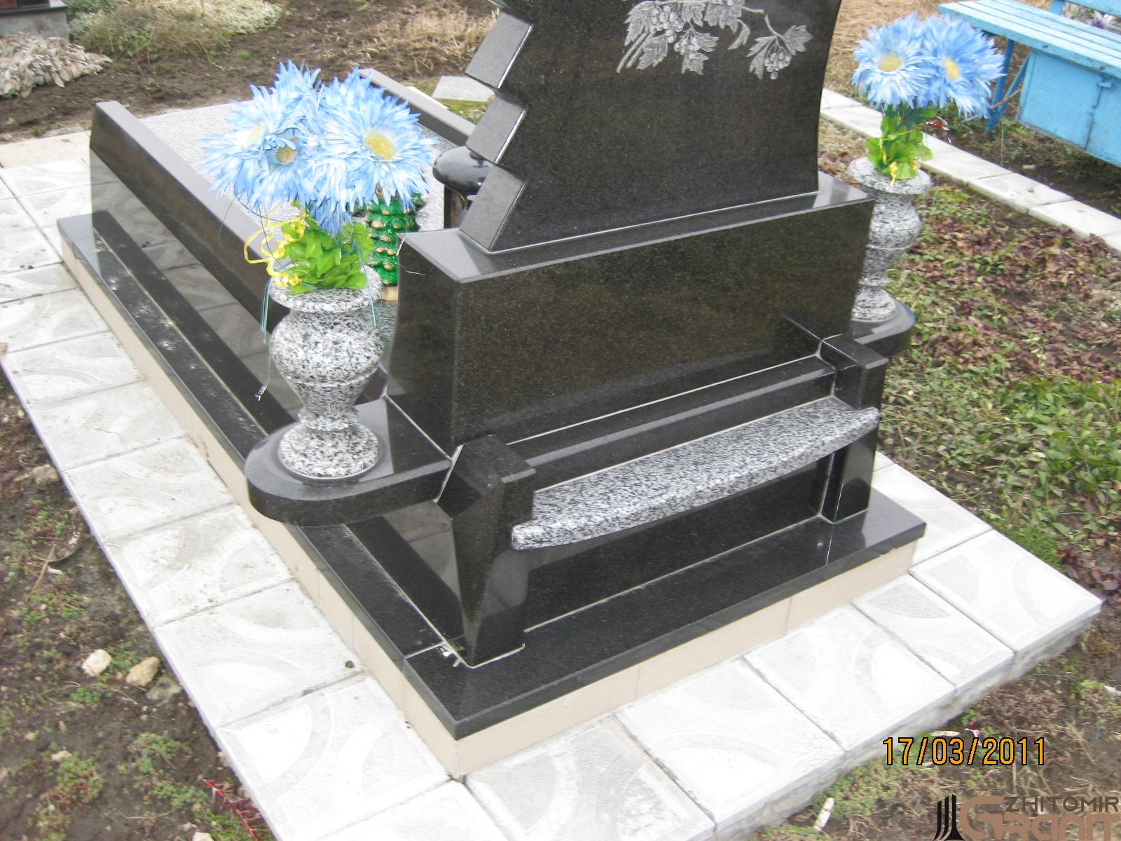 Single granite monument - Classic Single granite monument - Classic