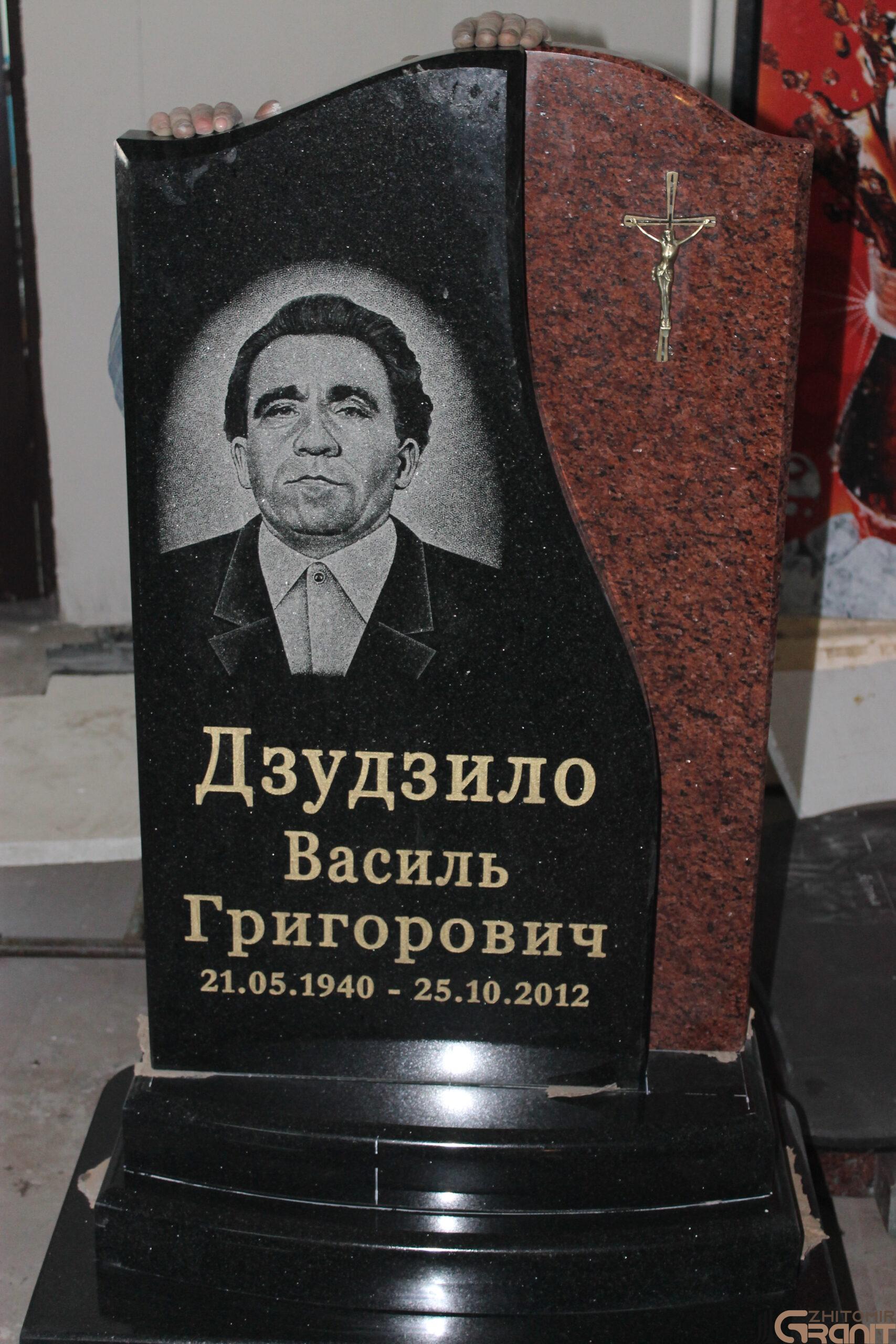 Одінрний гранітний пам'ятник - Контраст Одінрний гранітний пам'ятник - Контраст