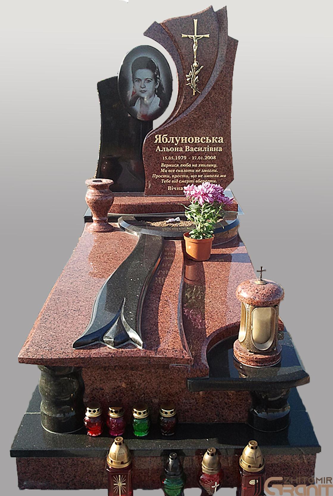 Einzeldenkmal aus Granit - Rose am Kreuz